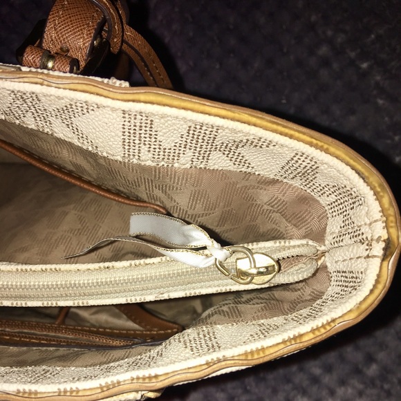 Michael Kors Purse & Wallet (EUC) - Picture 5 of 8